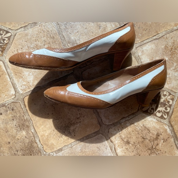 VTG Lord & Taylor Oxford Heels - Picture 3 of 9